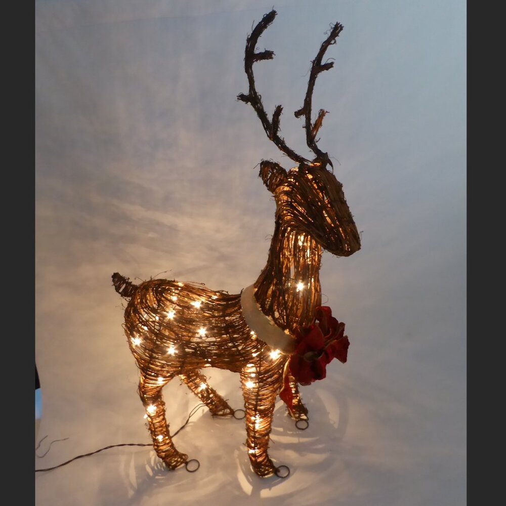 NEW 35” CHRISTMAS LIGHT UP WIRED RATTAN DEER INDOOR OR OUTDOOR DECORATION